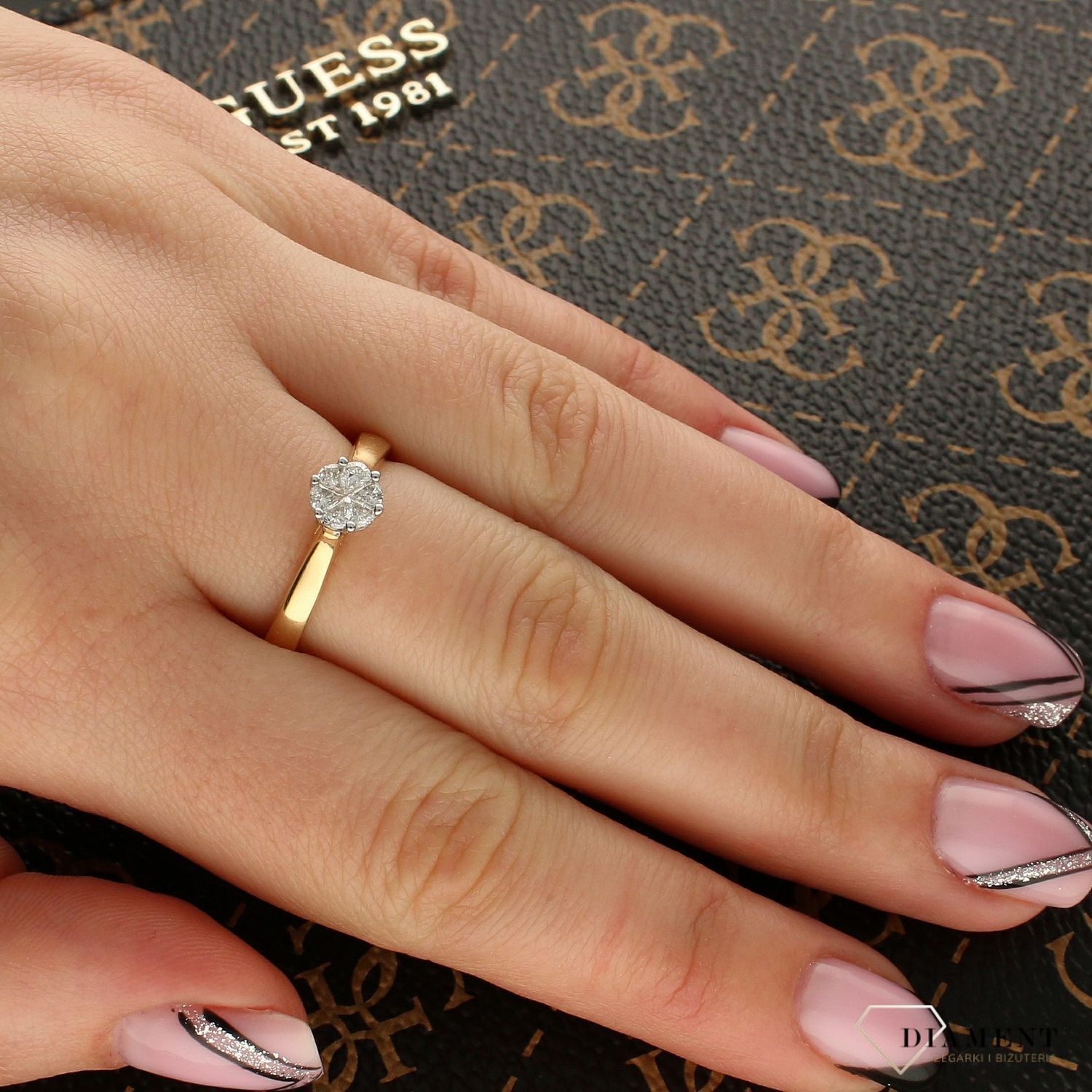 Złot pierścionek  Migotliwe sześć Diamentów  585 DIAMENT M 164.jpg